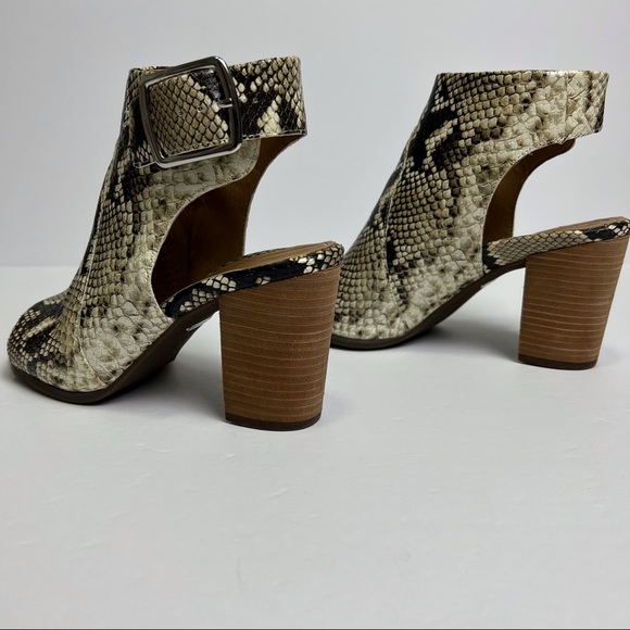 Vionic Snake Print Open Toe Heeled Sandal Size 8 Wide - Picture 5 of 9